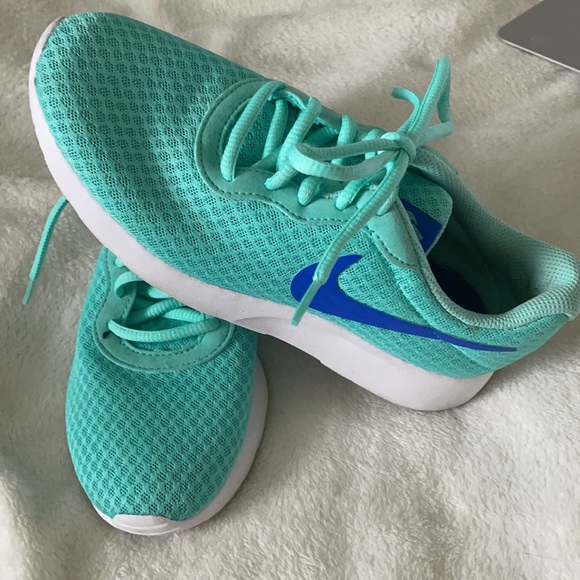 Nike Teal Tanjun Sneakers - Picture 2 of 4